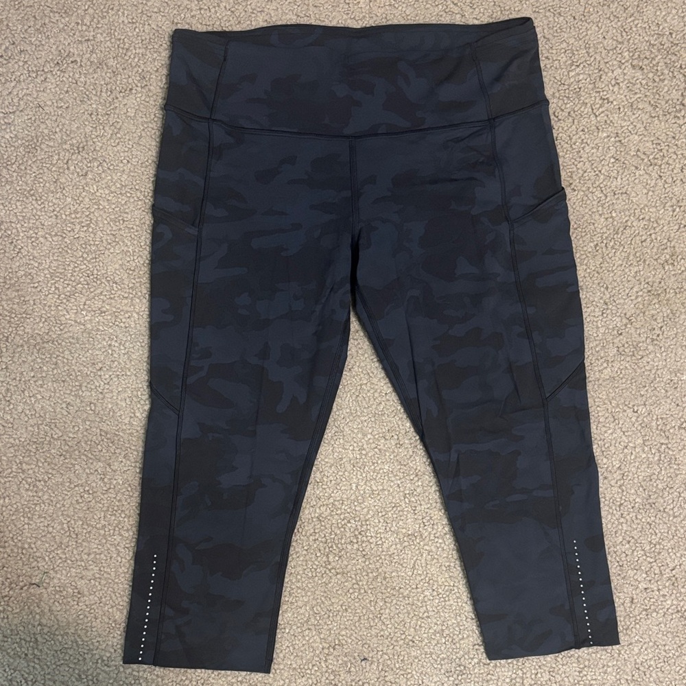 EUC Lululemon Fast and Free leggings 19” Size 12- Camouflage